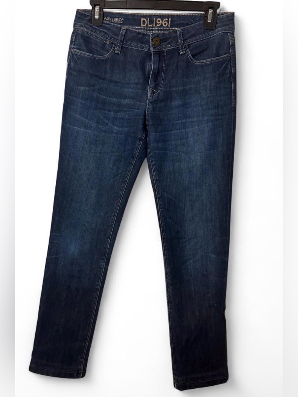 DL1961 woman’s Skinny Jeans in Dark Blue Denim